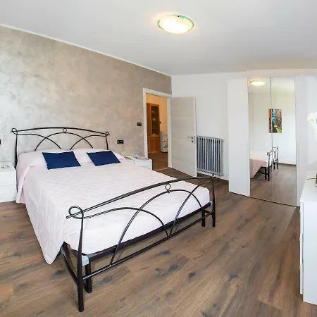 S. Antonio Lejlighed Lezzeno